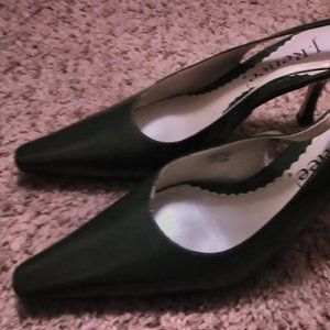 Ladie J Renee' Hunter Green Sling back pumps/heels